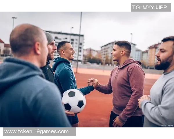 足球场上的激情瞬间与进球背后的团队合作故事