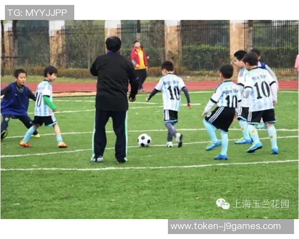 足球宝贝千钰微盘带你领略足球魅力与青春活力的完美结合 足球宝贝千钰微盘带你领略足球魅力与青春活力的完美结合